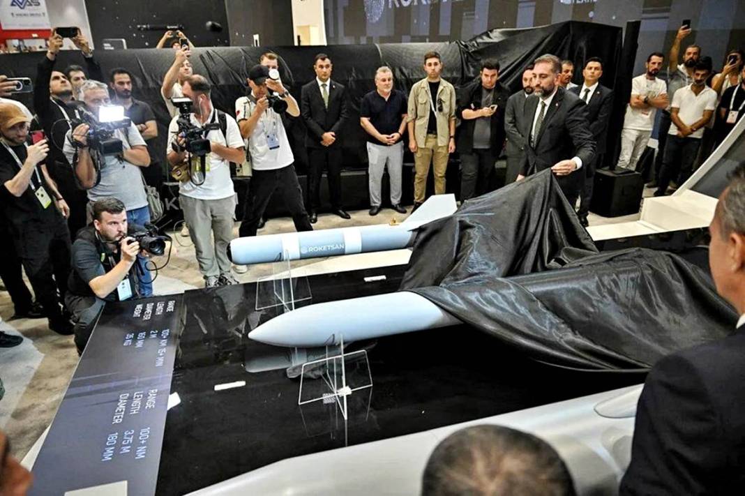 Roketsan'ın tanıttığı 6 gizemli füze dünyayı şaşırttı! Türkiye'nin yeni askeri gücü görücüye çıktı 4